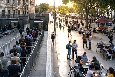 Citizens at a symbolic urban crossroads between bureaucratic control and individual freedom in Latin America.